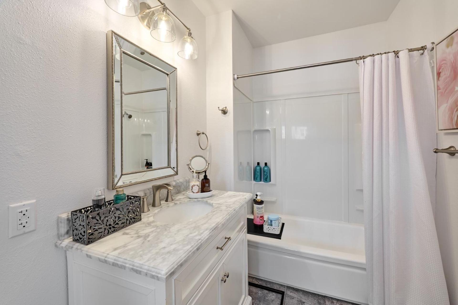 Home - Elegant Comfort 22 Minutes To Osu Lebanon Bagian luar foto